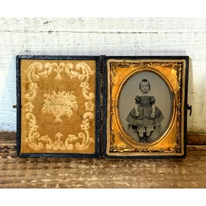 Antigua foto ambrotipo de una niña de 1850 estuche Union original forro de terciopelo - Imagen 1 de 9