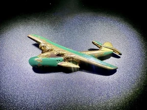 Vintage 1930s Art Deco Pan Am Clipper Airplane Pin Green & Gold Details - Picture 1 of 2