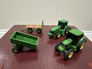 Various John Deere Tractors 2004 - Picture 1 of 1