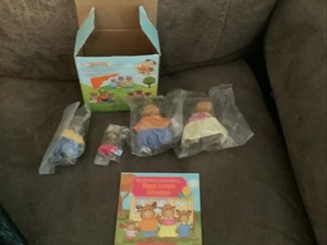 Li'l Woodzee Kuhfamilie - Familileez Mountain Collection - Calico Critters Buchbox - Bild 1 von 4