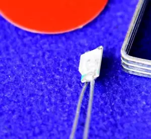 YMF0805R 20pz ROSSO 0,28 mm Micro Litz Cablato Pre-saldato Modello LED SMD Fai da te - Foto 1 di 3