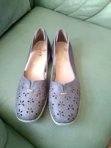 Reiker Shoes Size 4 - Picture 1 of 6