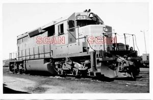 1DD640 RP 1976 QUEBEC NORTH SHORE & LABRADOR RR LOCO #253 SEPT ISLES QUEBEC - Picture 1 of 1
