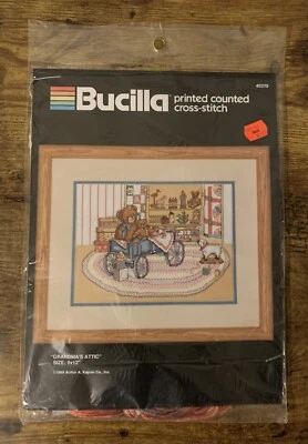 De colección Bucilla Abuela’s Ático Osos de Peluche Juguetes Edredones Impreso Punto de Cruz Kit Foto 1 de 4