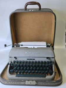 Vintage 1950's Remington Quiet-Riter Type Writer w/Case - Picture 1 of 7