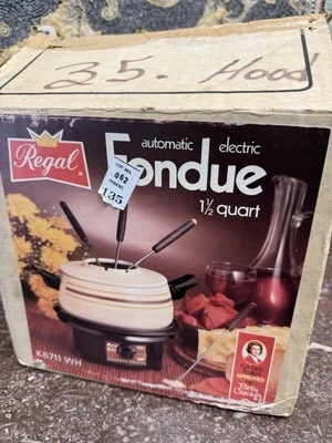 Juego de Fondue Eléctrica Regal Mardi-Gras COMPLETO COMO NUEVO NUNCA USADO CAJA ABIERTA DE COLECCIÓN Foto 1 de 4