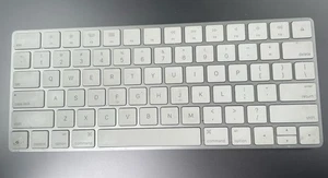 Apple Magic Keyboard A1644 Teclado Inalámbrico Bluetooth - QWERTY US - Blanco - Usado - Imagen 1 de 2