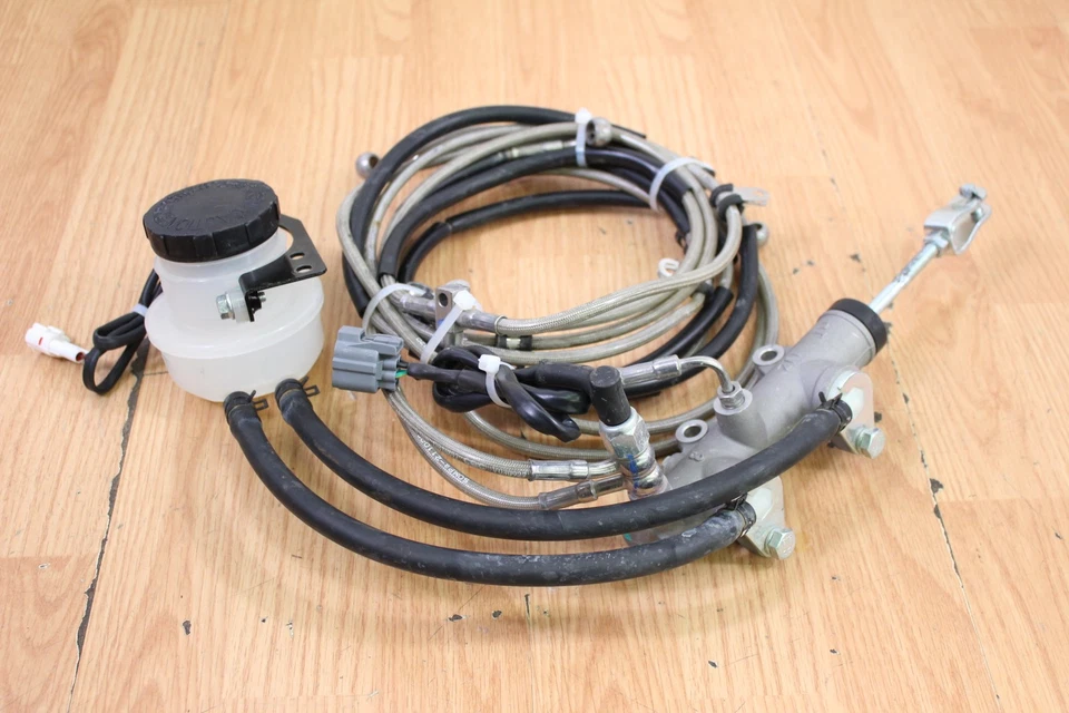 CFMOTO Z FORCE 950 2022 deportivo dirección asistida eléctrica cilindro maestro de freno depósito y líneas Foto 1 de 4