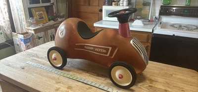 Coche de juguete vintage de radio de metal modelo 8 Little Red Roadster Foto 1 de 4