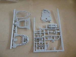 AIRFIX SPITFIRE 1/24 SCALE COCKPIT PARTS (200) - Picture 1 of 4