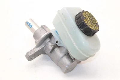 06-15 Mazda Mx-5 Miata NC Cilindro maestro de freno con control de tracción  Foto 1 de 4