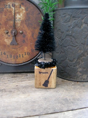 Antiguo alfabeto de madera ABC bloque botella cepillo árbol escoba Foto 1 de 4