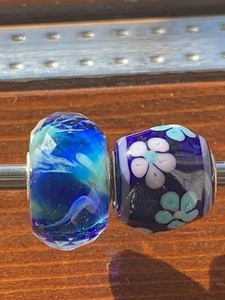 Authentic Trollbeads Event Bead FACETED BLUE UNIQUE/PINK BLUE FLOWER MINI BARREL - Picture 1 of 3