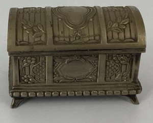 Vintage METAL JEWELRY / TRINKET BOX EARLY 20TH CENTURY FLORAL MOTIF  2.5 X 3.25 - Picture 1 of 13