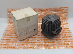 4117 022 0501 NUOVO PRODUTTORE DI APPARECCHIATURE ORIGINALI STIHL Cilindro trimmer ORIGINALE FS 90 FS90 - Foto 1 di 6