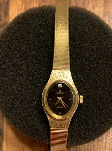Vintage Lorus Watch Ladies Oval V236-5020 Quartz Gold Tone Band Broken Works - Picture 1 of 7