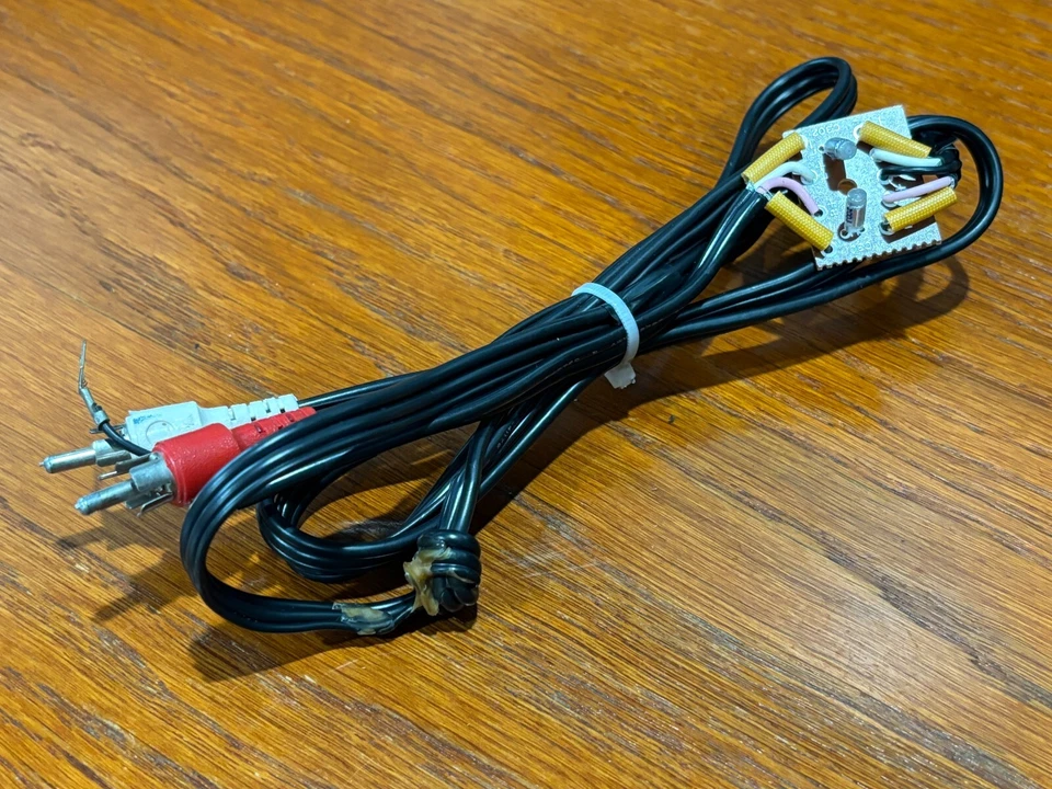 Piezas de tocadiscos Harman Kardon HK720 - RCA y cables de tierra con placa de circuito Foto 1 de 1