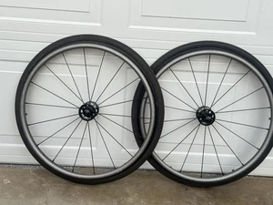 Paar 24" Rollstuhlräder plattenfrei Reifen KI Mobility Quickie TiLite mit Achsstift - Bild 1 von 20