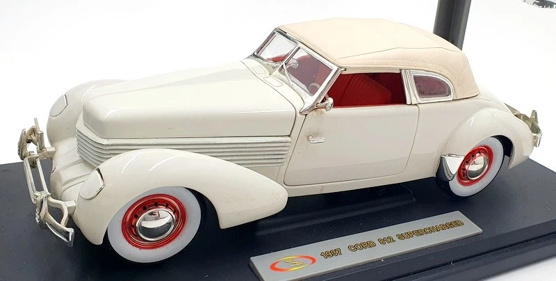 Signature 1/18 Scale Diecast 18112 - 1937 Cord 812 Supercharged - White - Image 1 of 4