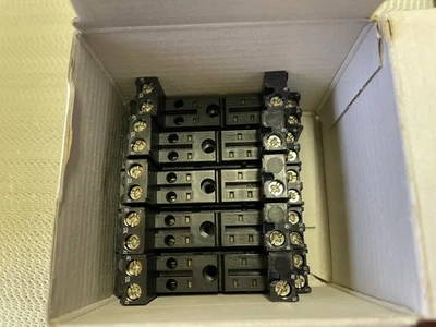 Lot of 5 ARLO GAVAZZI ZD35 DIN RAIL SOCKET 12A 300VAC - Image 1 of 4