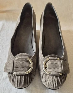 Stuart Weitzman Women's Gray Suede Wedge Silver Buckle Heels Size 7.5 - Picture 1 of 7