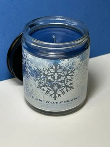 Bath & Body Works - "FROSTED COCONUT SNOWBALL" 1 Docht Duftkerze 7 Oz. - Bild 1 von 3