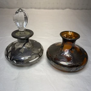 2 Vasi Art Nouveau Art Vetro Argento Sovrapposizione Incisi Profumo Decanter Vintage - Foto 1 di 17