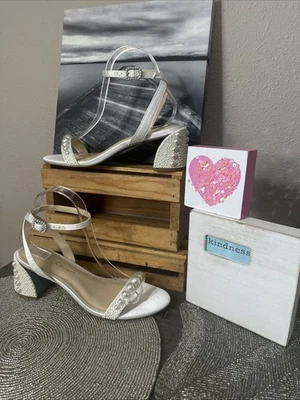 Betsey’s Johnson TINA Satiny 珍珠踝带粗跟高跟鞋 7.5M 二手状况完好 — 第 1/4 张图片