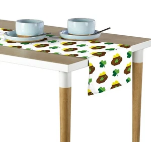 Runner da tavolo Lucky Shamrocks e oro bianco 12"x72" o 14"x108" - Foto 1 di 1