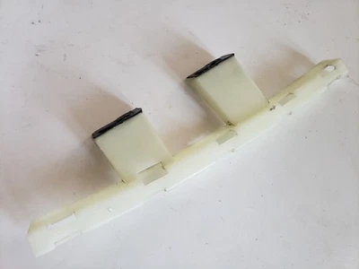 Chevrolet Equinox 2014 puerta trasera derecha ventana cristal soporte guía Foto 1 de 2