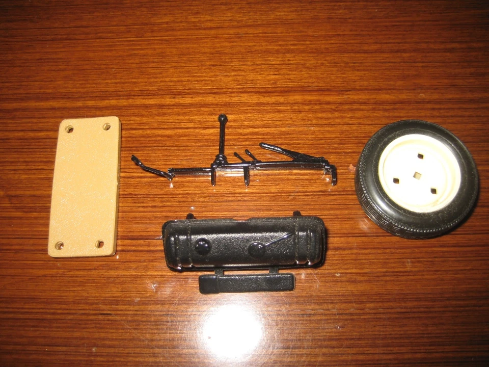 PEZZI VARI FIAT 500 BURAGO 1/16 TUNING O DIORAMA - Immagine 1 di 1