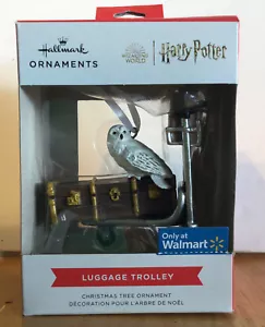 Hallmark 2022 Caja Roja Mundo Mágico Equipaje Carro Harry Potter Adorno Búho - Imagen 1 de 5