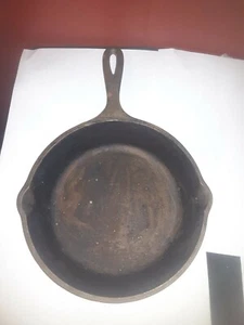 LODGE USA 5SK Cast Iron 8" Skillet Pan with Double Pouring Spouts Vintage - Picture 1 of 10