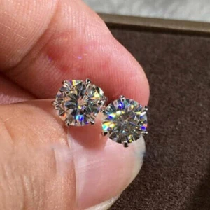 Tachuelas redondas de moissanita de 6 mm para ella enchapadas en oro blanco de 14 k - Imagen 1 de 7