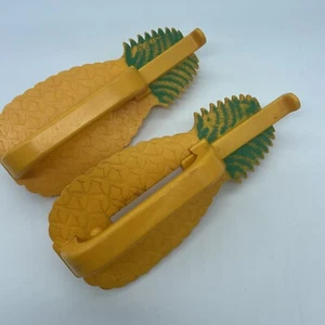 2 Vintage Pineapple Peeler Cutter Kitchen Tool Retro Queensland Australia - Foto 1 di 9