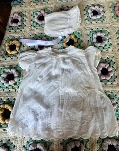 Vintage Handmade Delicate Infant Dress 12 Mos ? Bonnet Hat Off White Delicate - Picture 1 of 14