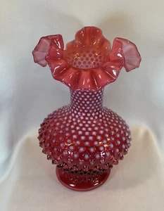 Vintage Fenton Cranberry Opalescent Hobnail Art Glass Vase Ruffled Edge Stunning - Picture 1 of 10