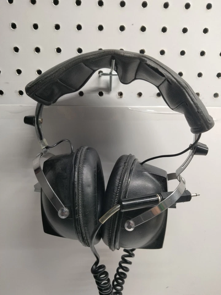 Vintage Channel Master 6407 Dynamic Stereo Headphones Great Condition Not Tested - Image 1 of 4