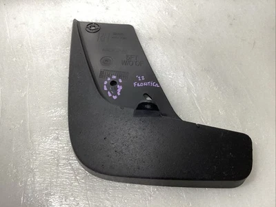 Protector guardabarros trasero derecho Nissan Frontier 2022-2025 OEM 93882-9BU0B Foto 1 de 4