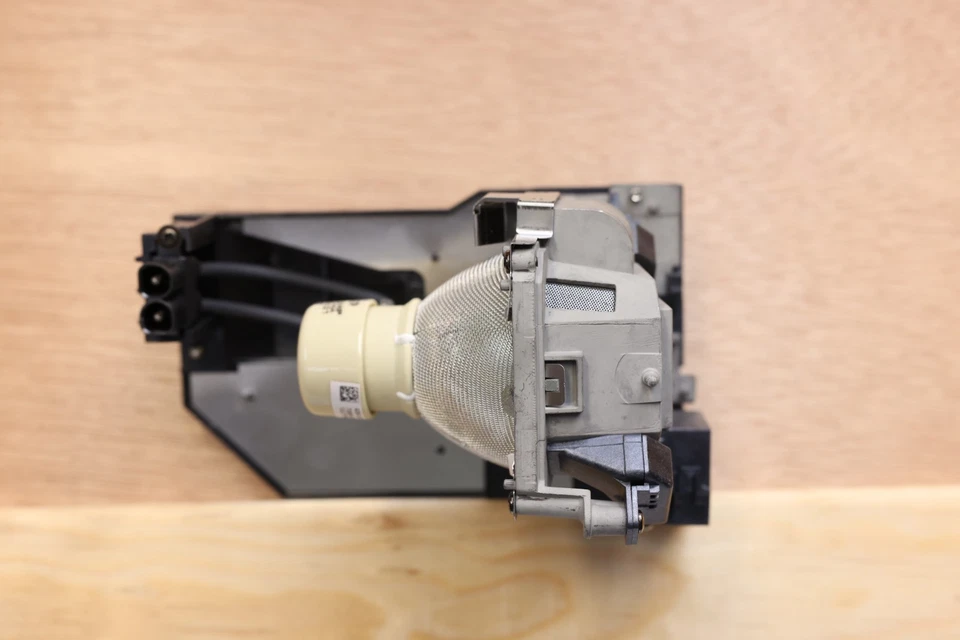 nec projector lamp np30lp - Image 1 of 1