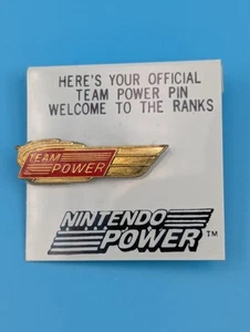 Vintage Nintendo Power Red Team Power Pin 1989 mit Backing Retro Gaming - Bild 1 von 5