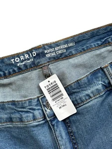 Torrid Perfect Boyfriend Vintage Stretch Mid-Rise Distressed Jeans Size 28T NWT - Picture 1 of 6