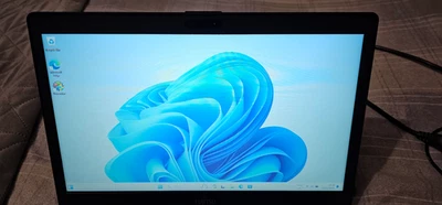Fujitsu Lifebook U747 i7-7500U • 8 GB RAM • 256 GB SSD • Win 11 Pro • docking st - Image 1 of 4