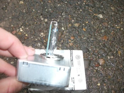 ORIGINAL Audi Seat Skoda VW Xenon Lamp Benner Bulb D5S 12V 25W PK32d-7 8W0941235 - Image 1 of 2