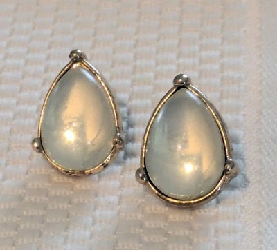 JOYERÍA AVON PENDIENTES GRACIA FEMENINA TONO DORADO LOOK PIEDRA LUNAR Foto 1 de 4