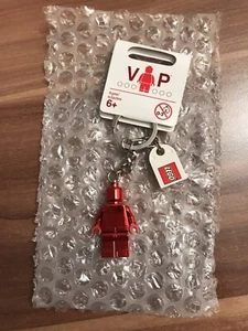 LEGO® 853303 VIP Keychain (Schlüsselanhänger) Chrome Red Minifigur (Rot) 4644591 - Bild 1 von 4
