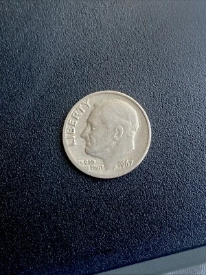 *RARO* 1967 Roosevelt Error Dime (IN GOD WE TRUST, 7 y JS) Foto 1 de 4