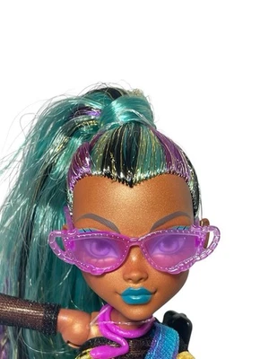 Gafas de sol Monster High Doll G3 Nefera Core Refresh púrpura tintado ojo de gato Foto 1 de 3