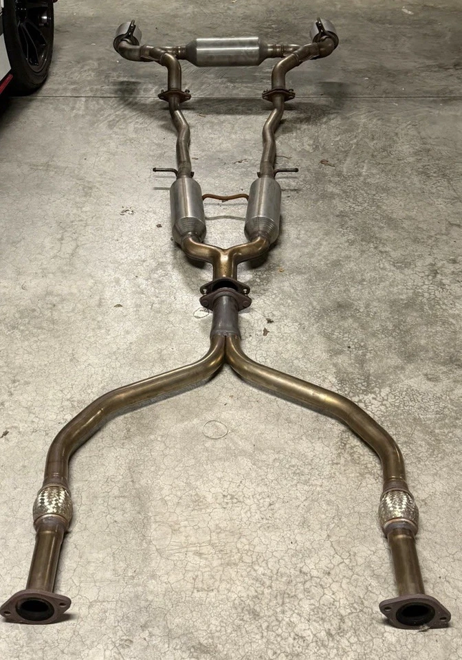 2024 Nissan Z Performance Nismo 3.0L RZ34 FABRICANTE DE EQUIPAMENTO ORIGINAL SISTEMA DE ESCAPE CAT-BACK - Imagem 1 de 4