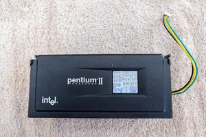 Intel Pentium II Slot1 CPU 400 SL38N P2 400MHz 80523PY400512PE 3pin Fan - Afbeelding 1 van 3
